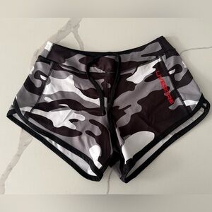 Livesore Women's Size Large Athletic Lined Shorts Black White Gray Camouflage